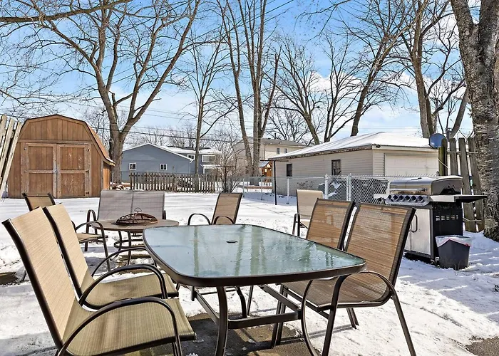 House 3br 1.5 Bath/sleeps8/ Gamerm/dogfrdly/bbq Holiday home Montgomery