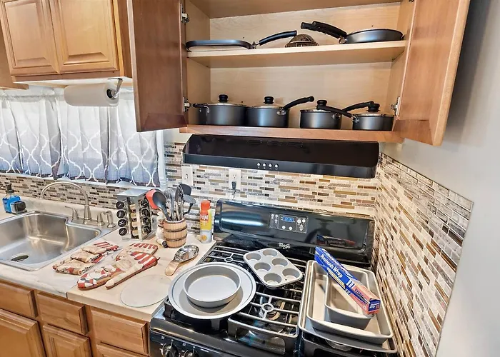House 3br 1.5 Bath/sleeps8/ Gamerm/dogfrdly/bbq Montgomery