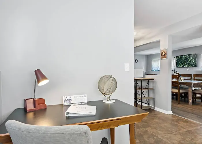 House 3br 1.5 Bath/sleeps8/ Gamerm/dogfrdly/bbq * Montgomery
