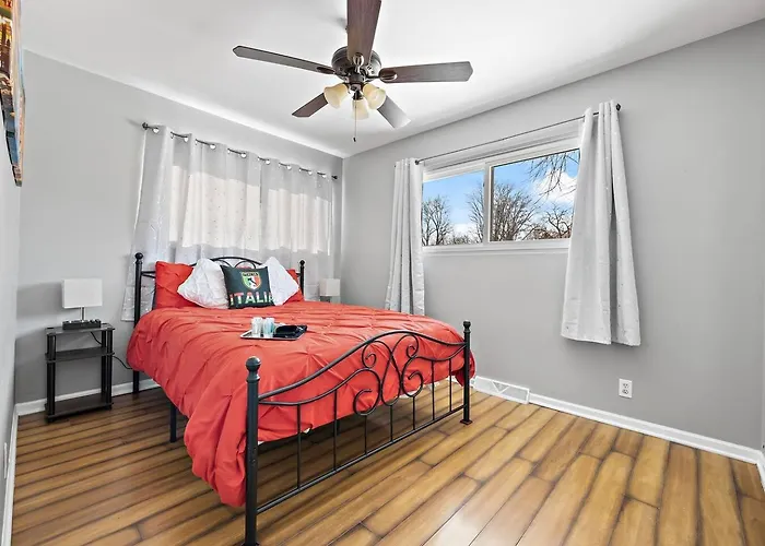 House 3br 1.5 Bath/sleeps8/ Gamerm/dogfrdly/bbq